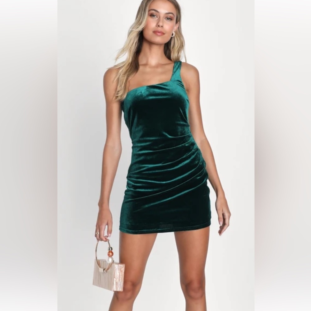 Lulu’s green one shoulder mini dress